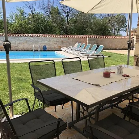 Lamija Comfortable Holiday Villa