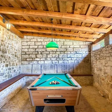 Lamija Comfortable Holiday Villa